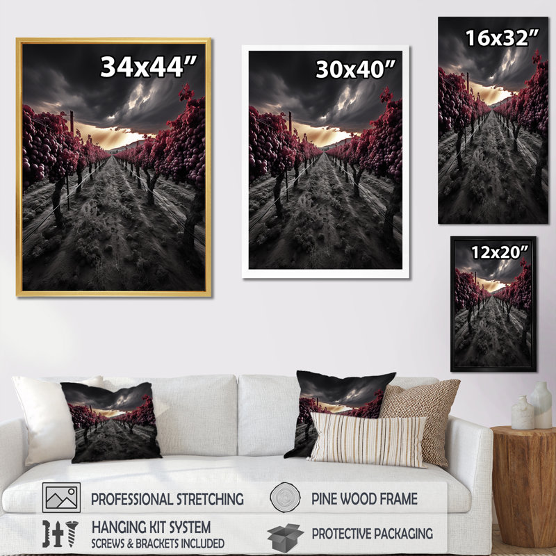 «Gray Gray Vibrant Vineyard» sur toile, Cadre photo doré simple, H 20 po x l 12 po x P 1 po