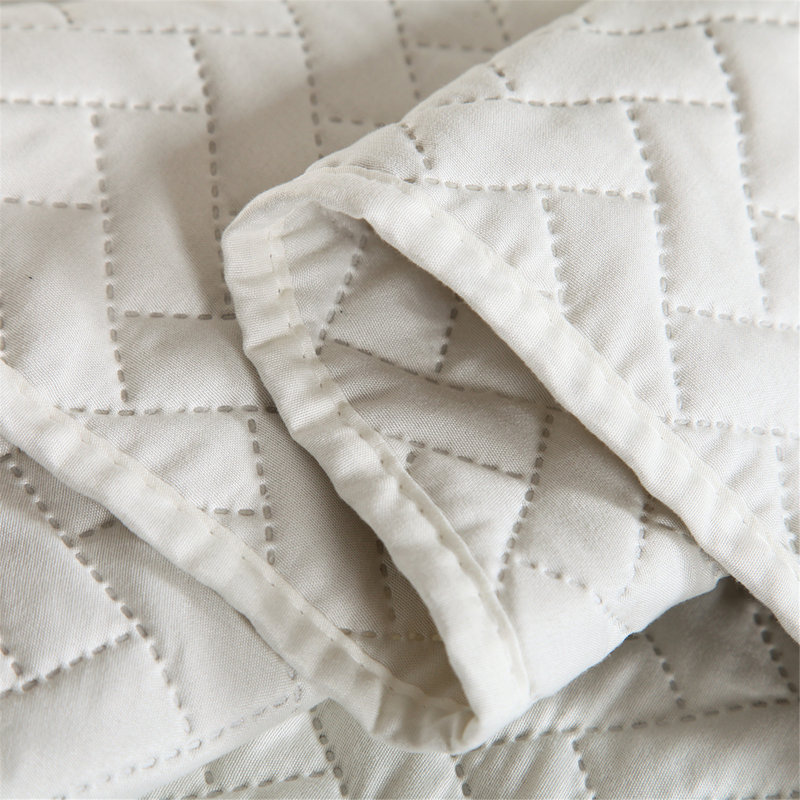 Quilt, Queen Quilt + 2 Standard Shams, White
