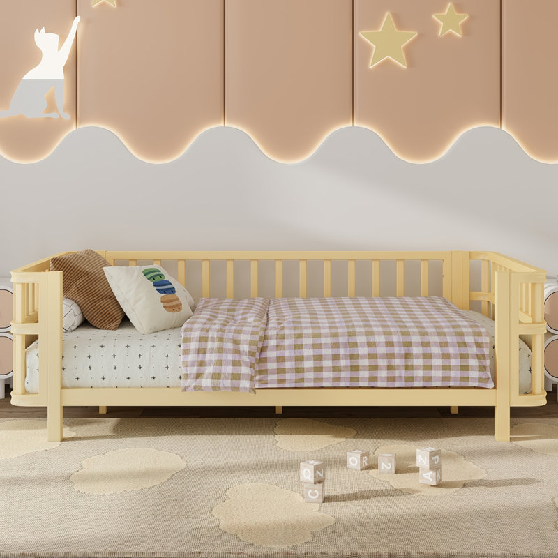 Lit double en fer sécuritaire et robuste avec rampes à trois côtés, idéal pour les chambres d'enfants et les petits espaces