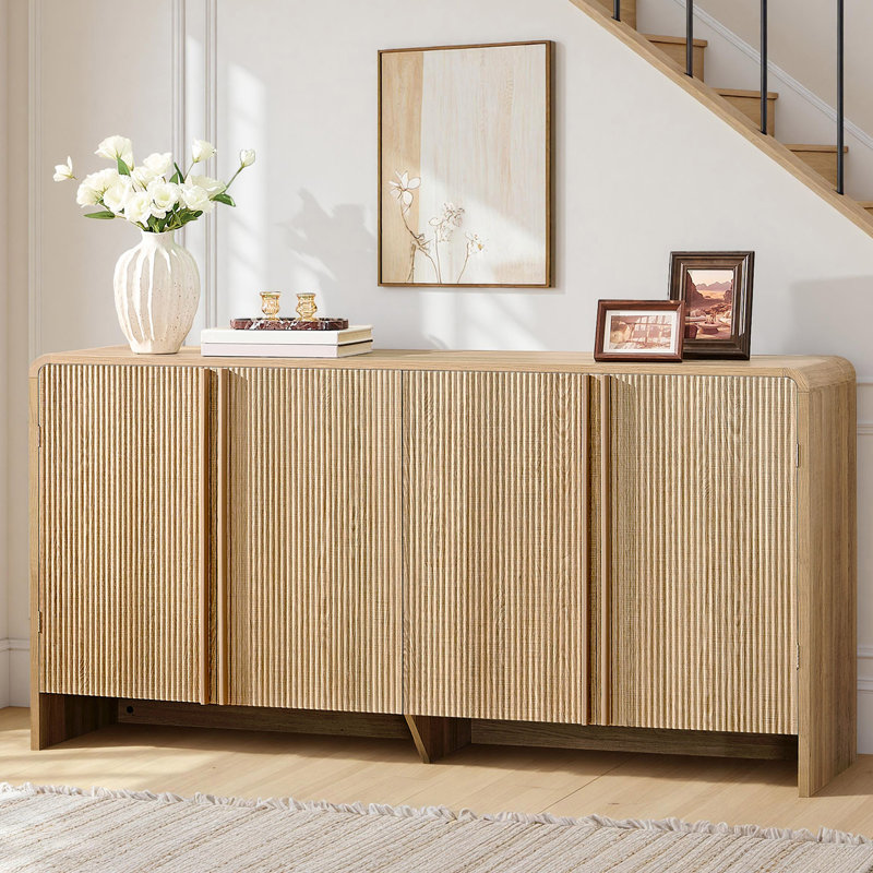 Buffet moderne à 4 portes 63 po avec bords arrondis et poignées en pin Dulane, Naturel