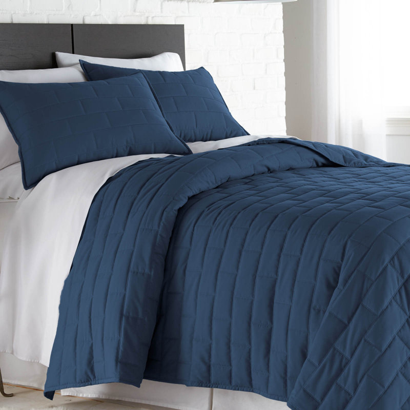 Southshore Fine Linens Brickyard Quilt Set in Dark Blue, Lightweight Double-Brushed Microfiber Brick-Style Quilted Bedding Set with 2 Pillow Shams, King/California King