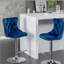 Tabourets de bar pivotants en velours à hauteur de siège réglable, tabourets de bar rembourrés modernes à base chromée avec dossier capitonné confortable, ensemble de 2-1163899261-1163899234