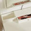 Table de meuble-lavabo blanche 31,5 pouces avec 3 lumières à intensité variable, miroir amovible de 23,6 po x 13,7 po et 2 tiroirs pour la chambre à coucher, éclairage de bureau à maquillage, tablettes ouvertes