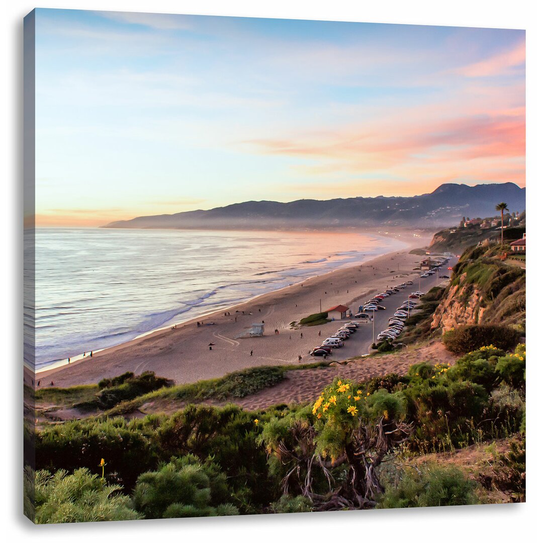 Leinwandbild Romantische Küste und Strand mit Häusern