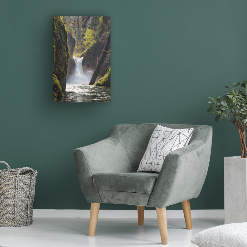 "Rapid Waterfall II" sur toile, H 19 po x l 12 po