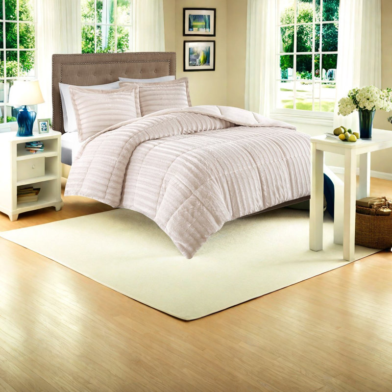 Luxurious Faux Fur Bedding Sets, Polyester Comforter, Glamorous Style For Home