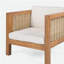 Fauteuil club d'extérieur en bois d'acacia avec accoudoirs en osier et coussins beiges, capacité de 400 lb