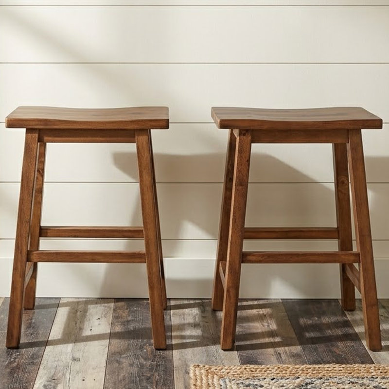 Tabourets de salle à manger de conception minimaliste avec plateau courbé et pieds en bois d'hévéa massif, convenant au salon