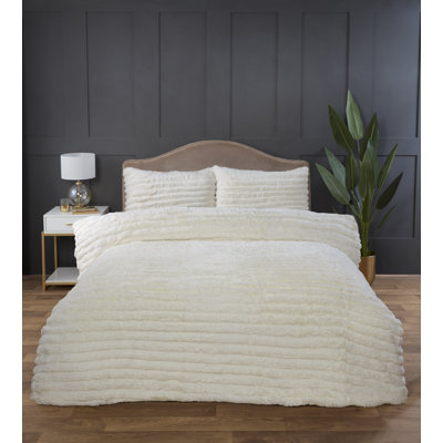 Aliyat Polyester Bedding with Pillowcases Included