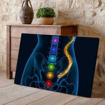 Toile, une représentation éthérée vibrante du système de chakra mettant en vedette un art mural, une colonne bleue lumineuse provenant d'une toile stylisée