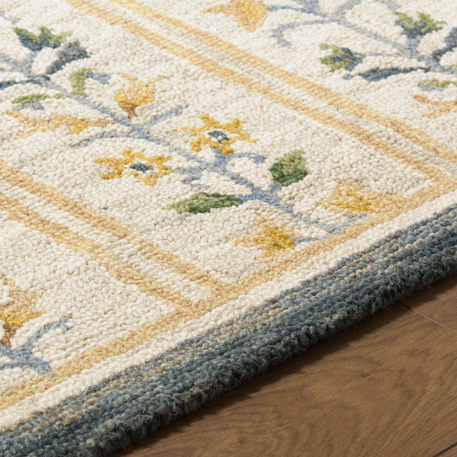 Manor Hand-Tufted Floral Rug, Rectangle 2' x 3'