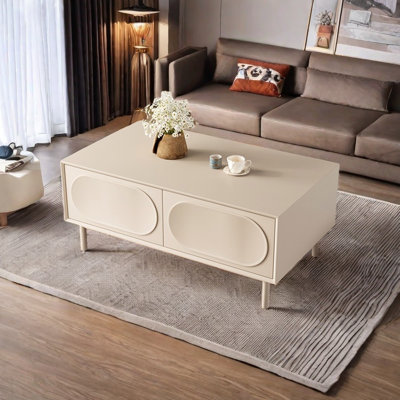 Table basse élégante avec rangement spacieux