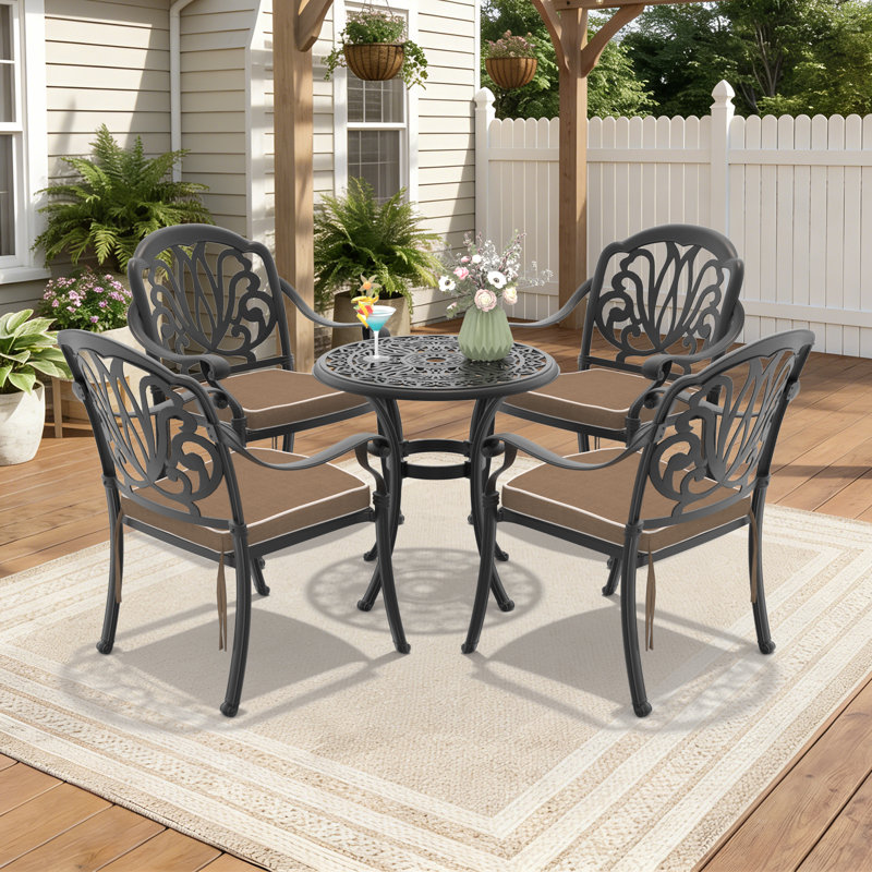 Ensemble de salle à manger rond de patio 5 pièces de 26,77 po avec trou pour parasol, 4 chaises empilables avec coussins bruns
