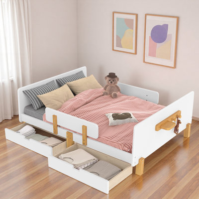 Lit plateforme avec tiroirs de rangement, garde-corps, petite tablette et crochets