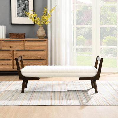 Banc de style Mid-Century, 132 x 51 x 52 cm, tissu chenille beige et détails raffinés. Rembourrage capitonné de 132 cm, doux et confortable, idéal pour une entrée.