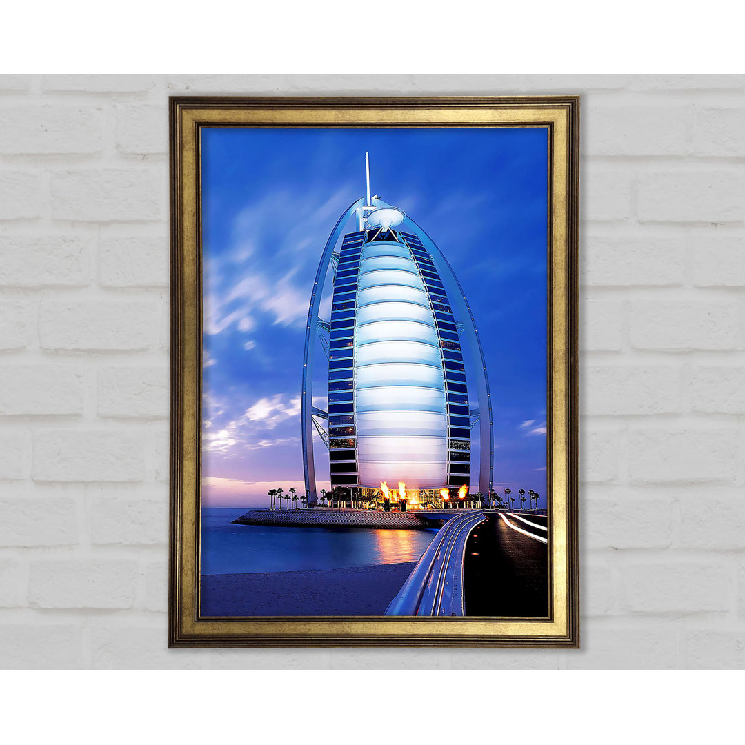 Dubai Beach Front Building - Einzelner Bilderrahmen Kunstdrucke auf Holz