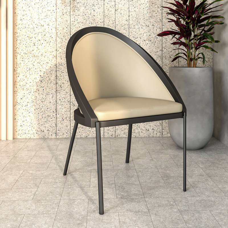 Chaise de salle à manger en similicuir Lashelia - Chaise d'appoint incurvée en vinyle imperméable avec pieds en acier noir - Mobilier de salle à manger moderne facile à nettoyer
