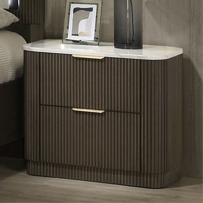 Table de chevet de chambre à coucher avec style contemporain, finition noyer foncé, base de socle, glissières en métal, 2 tiroirs, plateau en marbre artificiel, finition 1pc pour la chambre à coucher, 1pc, plateau