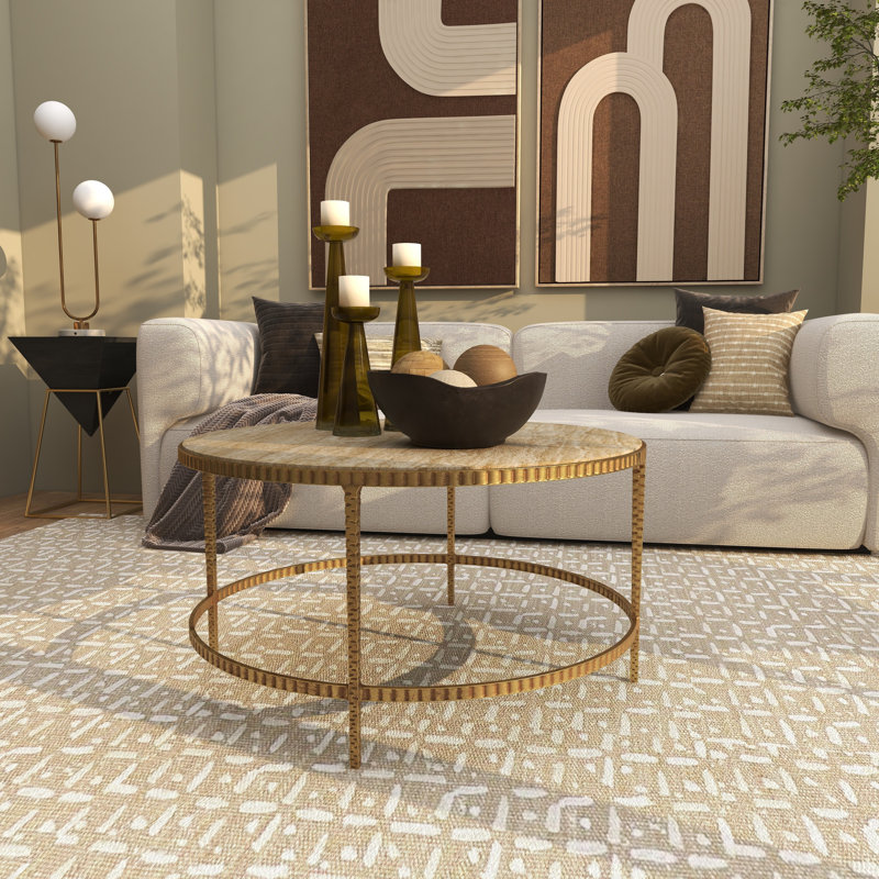 Table basse de salon en marbre beige avec 4 pieds en métal martelé Naswith