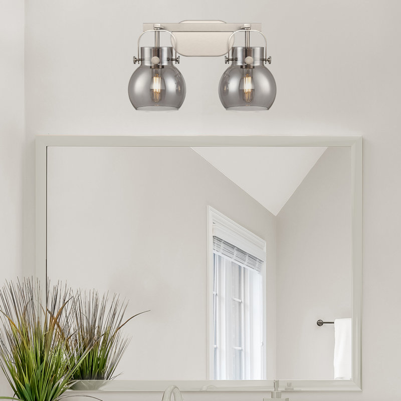 Éclairage pour meuble-lavabo mural 6 po Shueyville, Fumée, Nickel satiné, Deux lumières