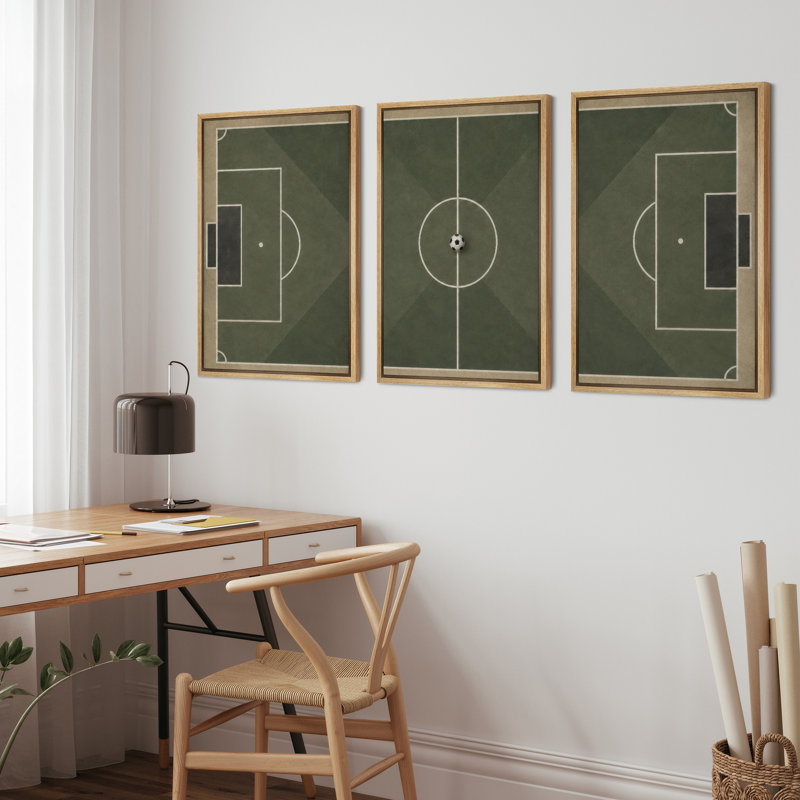 «Green Soccer Field», ensemble de 3 reproductions d'art sur toile encadrées, H 24 po x l 16 po x P 1,5 po, Natural