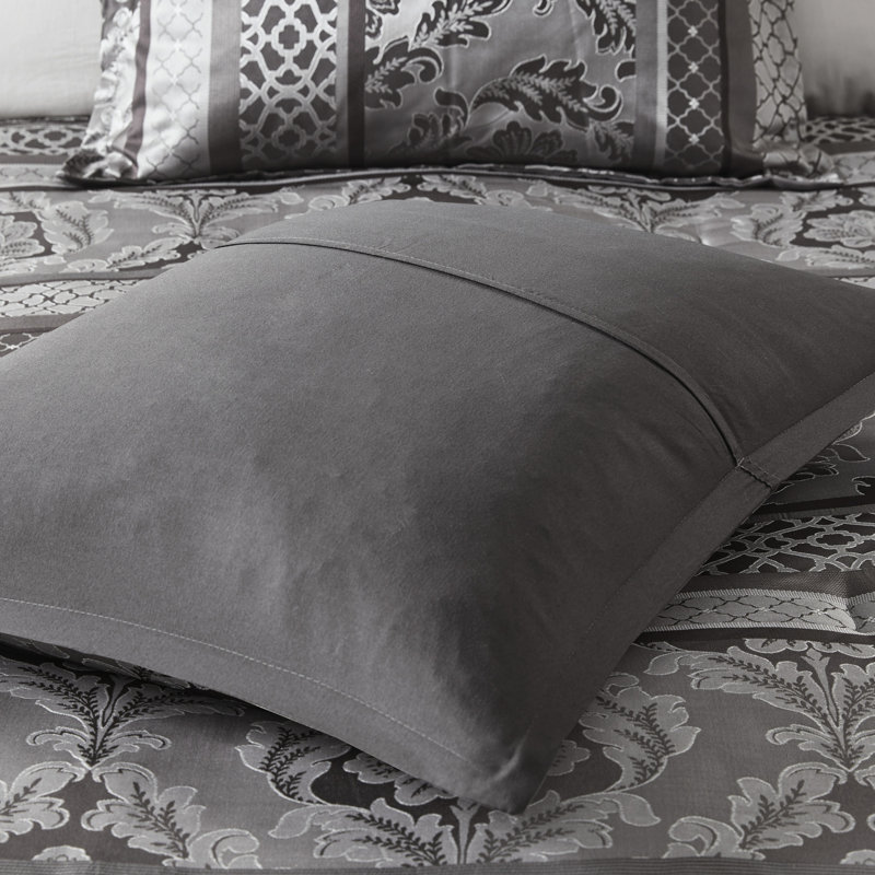 Édredon très luxueux pour très grand lit de luxe 7 pièces