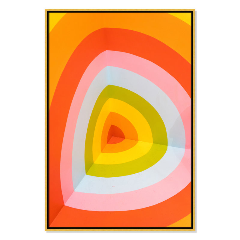Imprimé Sherbet Bullseye par Jason Leung, H 37,5 po x l 25,5 po x P 2 po, Cadre flottant doré, Pas de tapis