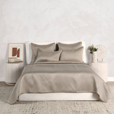 Winthrop Diamond Quilt