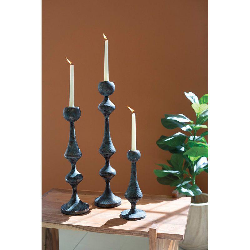  Ensemble de trois tours à bougie en métal Patina