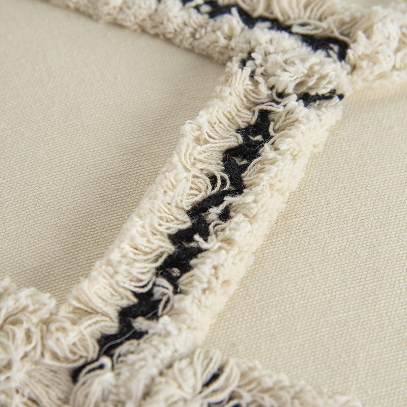 Coussin en treillis texturé crème et noir
