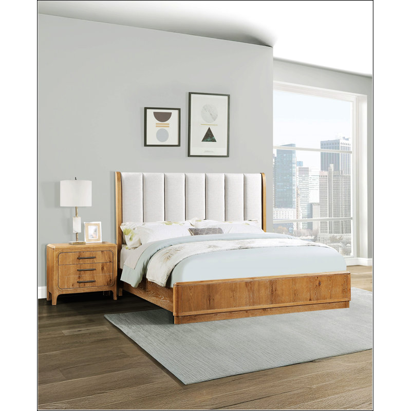 Table de chevet à trois tiroirs en bois naturel, parfaite pour ajouter du charme rustique et du rangement à votre chambre à coucher.