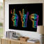 Reproduction d'art sur toile, "Neon Vibrant Style" avec illustration de quatre mains positionnées dans une suite représentant les lettres L OV-935390820