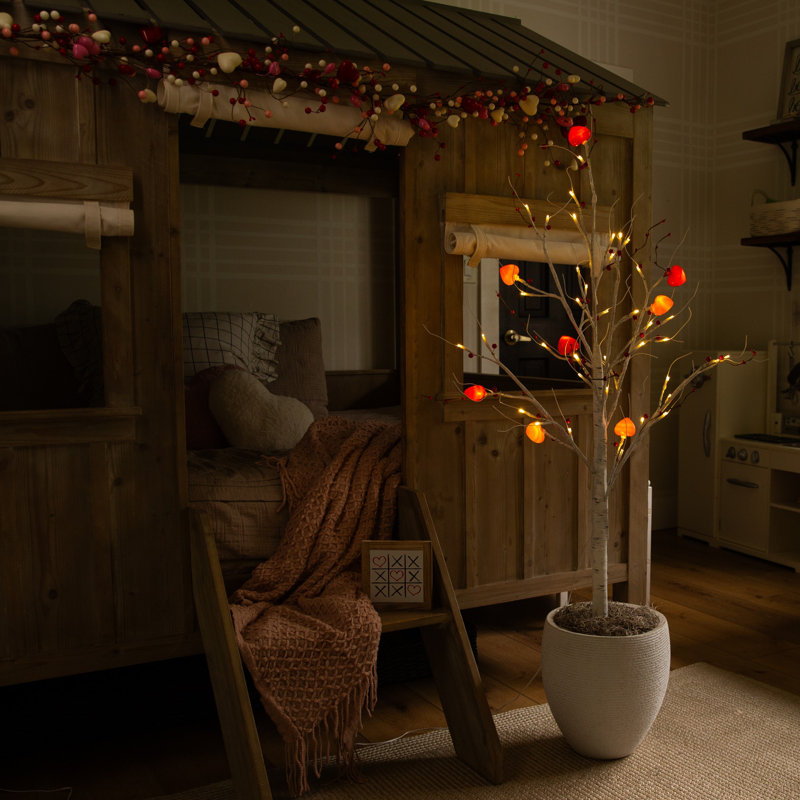 4 pi. Arbre de Noël artificiel pré-éclairé avec 48 lumières DEL en forme de cœur et baies rouges, 4 pi