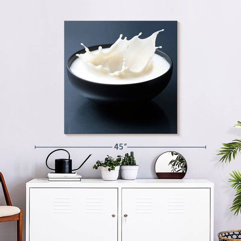 Yarlin Milk Bowl Splash, 30" H x 30" W