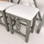 Ensemble de table et de chaises de style campagnard 3 pièces de 47,20 pouces avec port USB et tabourets rembourrés-635626624