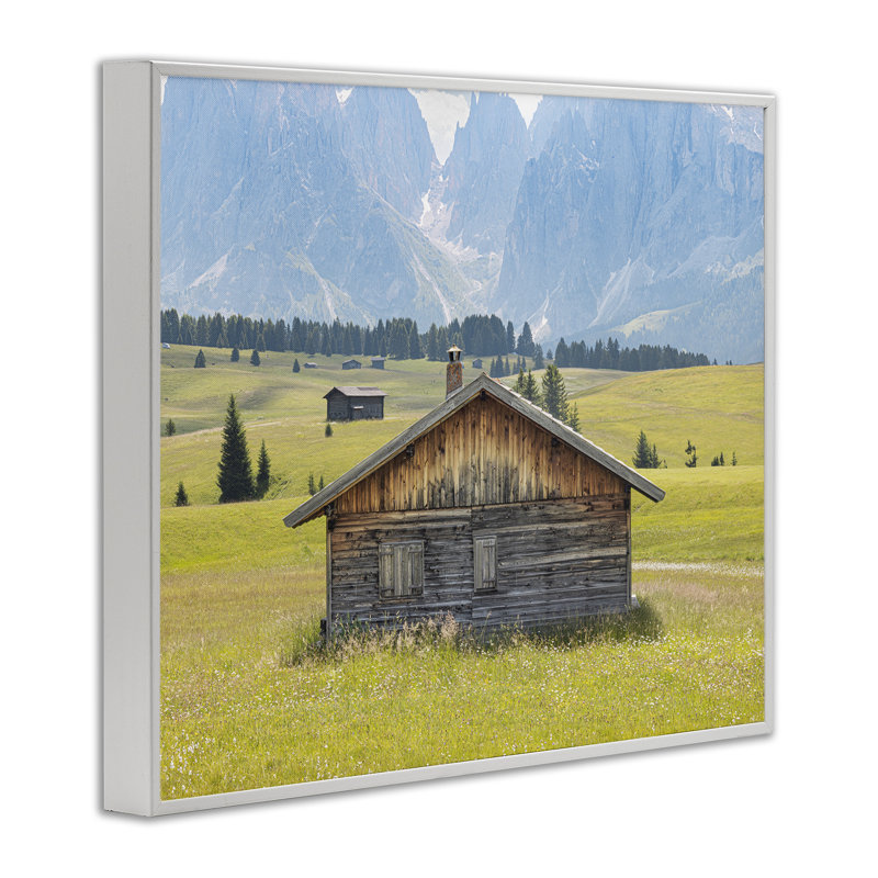 «Cabin Beneath Mountain Peaks», art giclée par Erin Marie, H 11 po x l 14 po, Estampe numérique encadrée blanc bord de mer