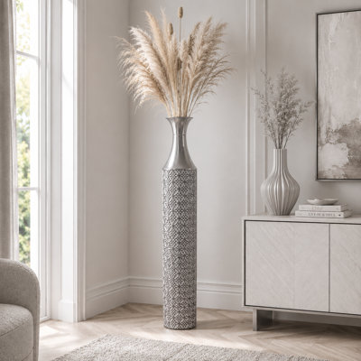 Grand vase de plancher en métal argenté avec un design minimaliste moderne 15 x 15 x 107 cm