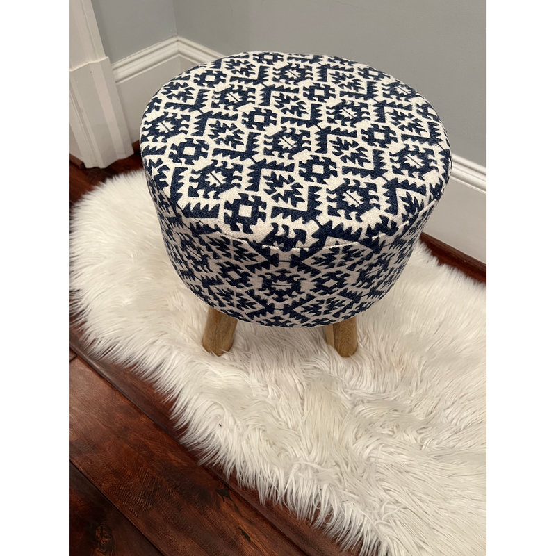 Tabouret rembourré en tissu fait à la main