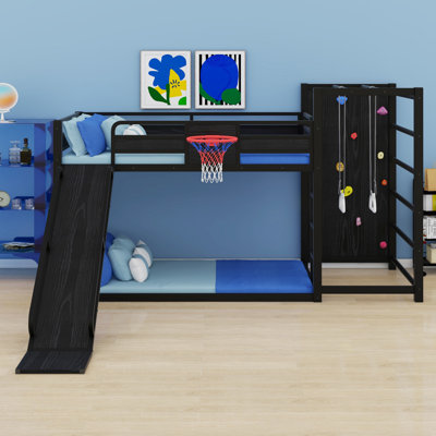Lit mezzanine en métal avec panier de basketball, glissade, mur d'escalade, anneaux rétractables et tablettes intégrées