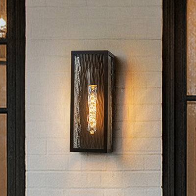 Applique murale d'extérieur noire moderne à 1 lumière H13 "avec verre ondulé et capteur de crépuscule à l'aube