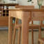 Table simple en bois massif de cerisier-1042885699