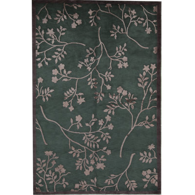Floral Area Rug in Gray/Beige