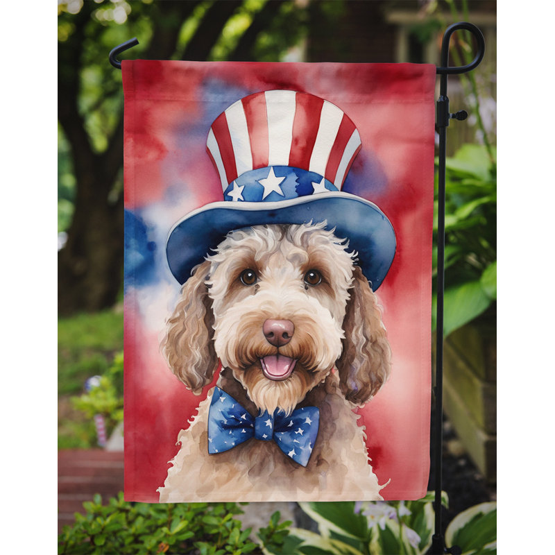 Drapeau patriotique du jardin américain, Labradoodle brun