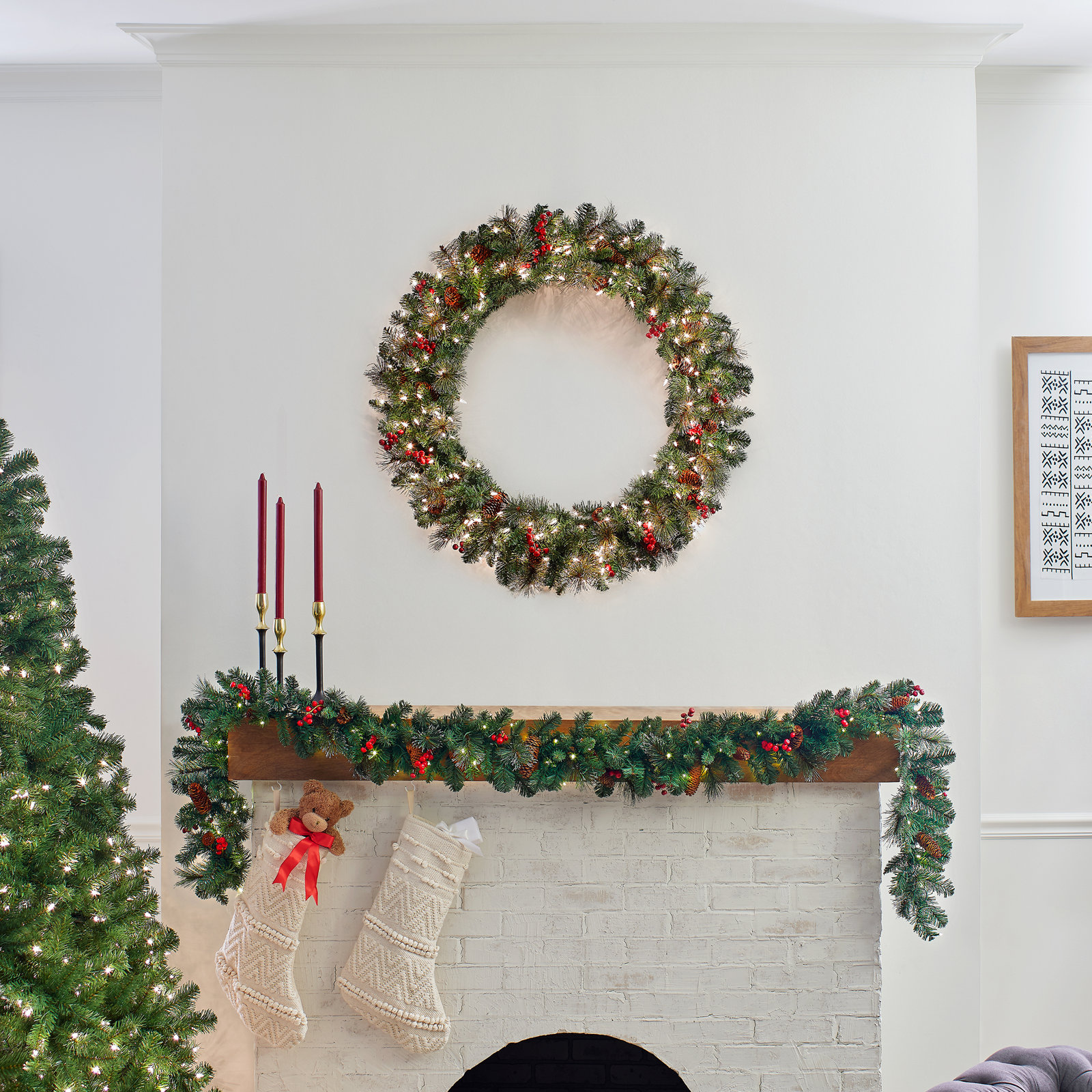 Pre-Lit Spruce Wreath, 36"