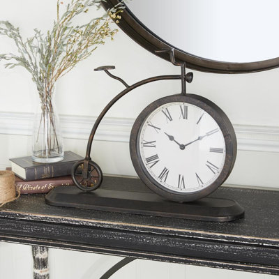 Horloge noire en métal