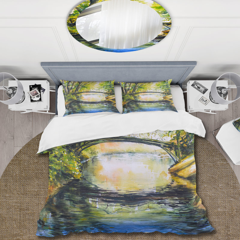 «Bridge Over Troubled Water In Forest Park» - Ensemble de housse de couette Lake House - Microfibre de polyester