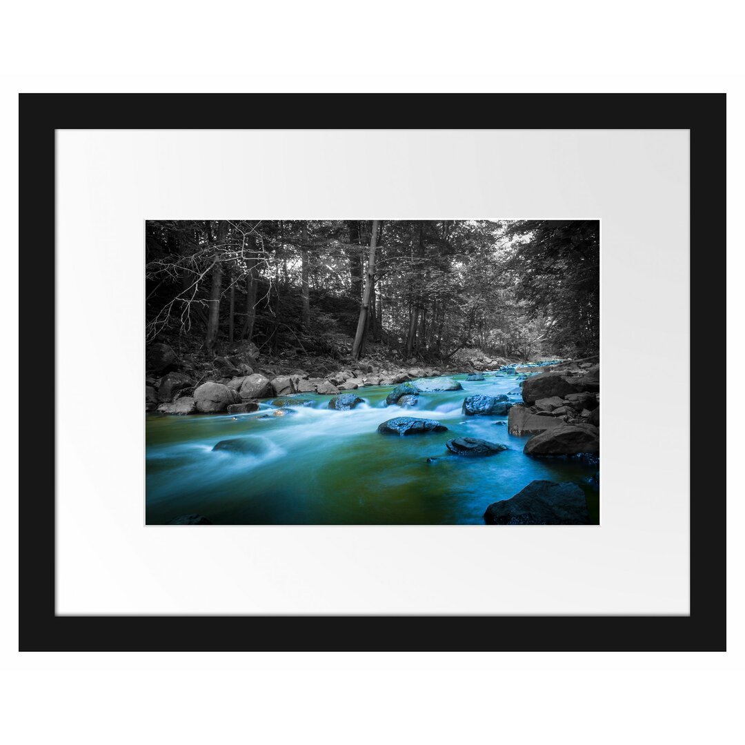 Gerahmtes Poster Fluss im Wald mit Steinen