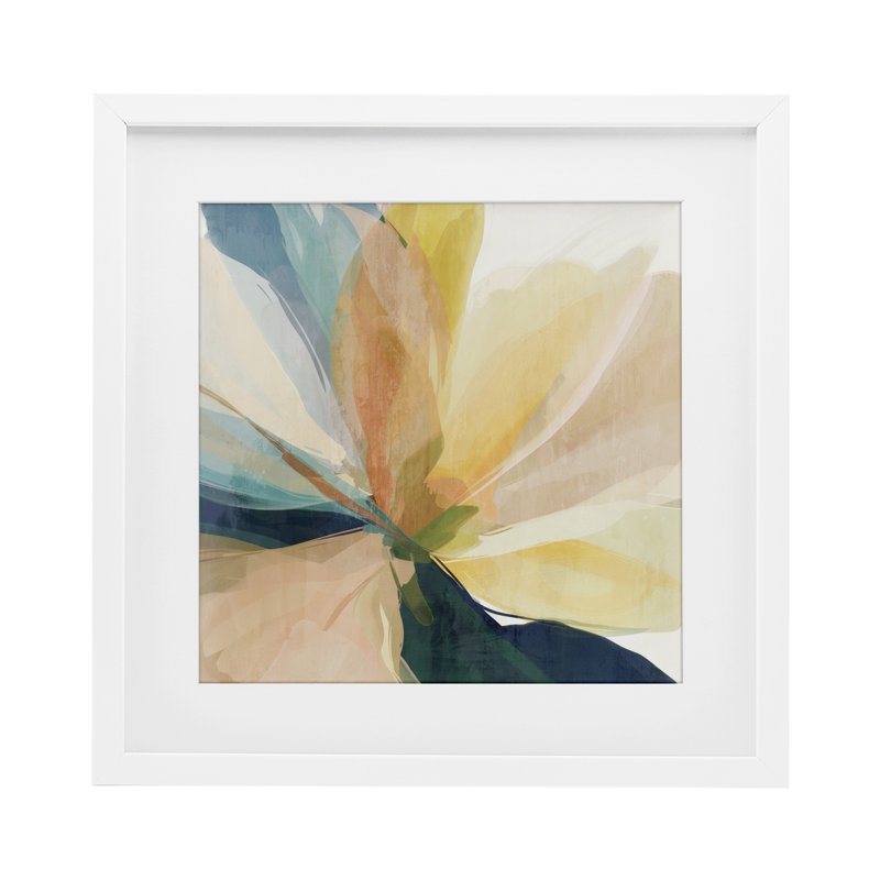 Reproduction florale contemporaine encadrée sous verre, par Irena Orlov, H 13 po x l 13 po, Cadre blanc côtier