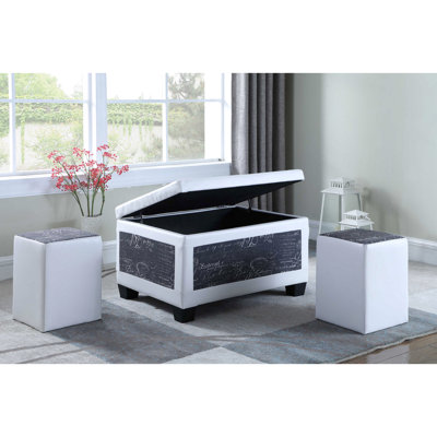 Cuir retravaillé de 19 po de hauteur avec 2 places assises - Esthétique ancienne bleue et blanche. Rangement supplémentaire de 12 po x 12 po x 16,5 po. Pieds de 28 po x 21 po x 11,5 po. Charnières à double soulèvement robustes. Microfabrique et cuir.
