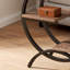 Cette table d'appoint à trois niveaux avec rangement en forme de C peut également être utilisée comme table basse. Sa taille compacte en fait un choix parfait pour les petits appartements avec un espace limité.